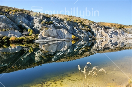 Saint Bathans Lake with beautiful reflections in the water
