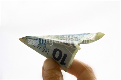NZ 10 dollar bill paper plane
