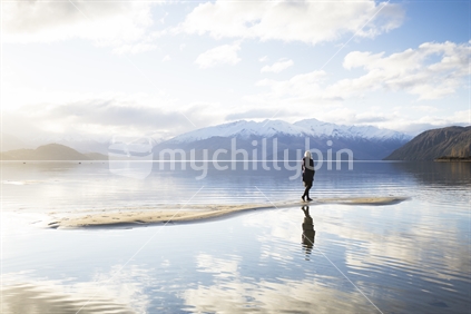 Woman at lake wanaka and reflection.