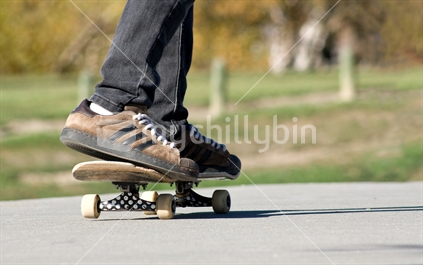 Feet on a skateboard