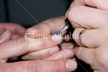 Painting fingernails