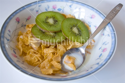 Kiwifruit and cereal
