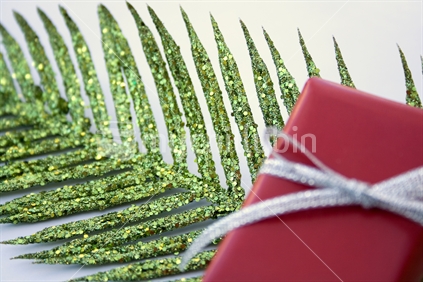 Green glitter fern and present