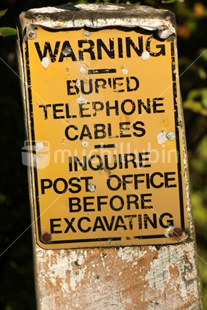 Buried cables sign 