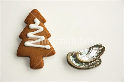 Gingerbread christmas tree with paua shells
