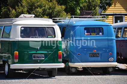 2 retro volkswagen campers