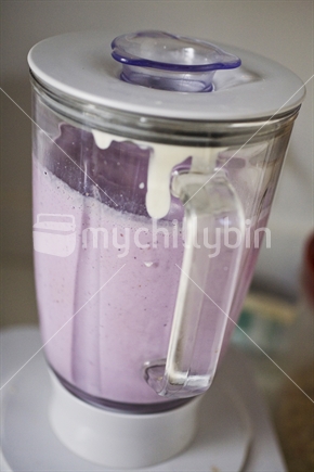 Making a berry smoothie
