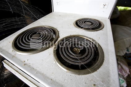 An old element stove top oven