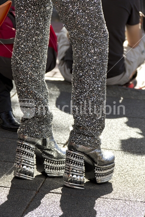 Simply stunning silvery shoes and trousers. 
