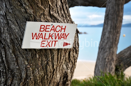 Sign to the beach