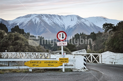Bridge over the Rakaia Gorge heading to Mt Hutt (see also Image #100468_530 and Image #100468_517)