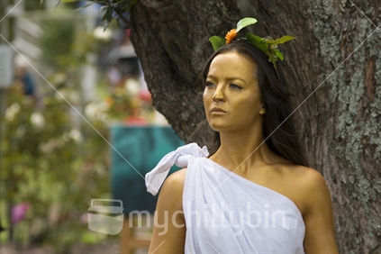Golden Girl Human Statue (performance in public)