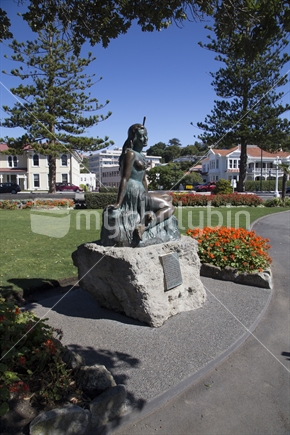 Wahine Statue, Napier