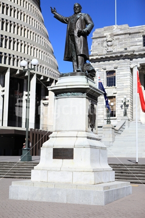 Richard John Seddon statue in Parliament Gardens