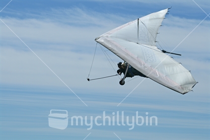 Tandem hang gliders, flying free.