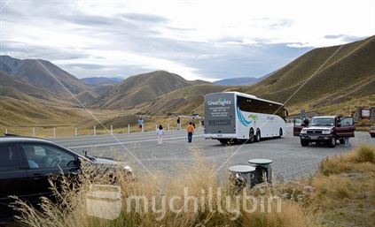 A tourist bus, stopped to let passengers enjoy views from Lindis Valley Summit.