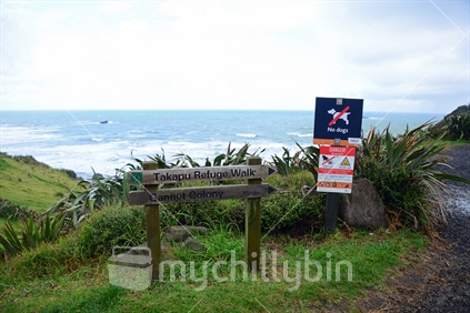 Signage with information and precautions at the entrance of the walkway to the gannet colony at Muriwai.