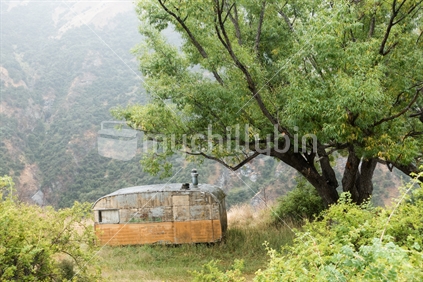An old caravan up the Skippers Canyon (High ISO)