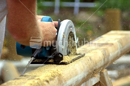 Skilly; New Zealand builder's skillsaw in action