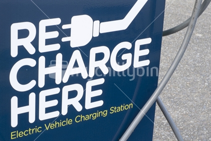 Recharge station for electric vehicles