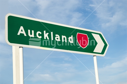 Sign indicating direction to Auckland City