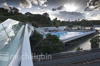 New footbridge to Parnell pool and city sky line