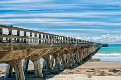 Tolaga Bay Pier: the longest pier of New Zealand, 