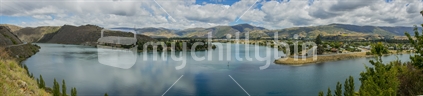 A panorama of 5 photographs taken at the confluence of the Clutha and Kawarau Rivers at Cromwell. This is of course the flooded valley from the Clyde Dam and the newly created Lake Dunstan