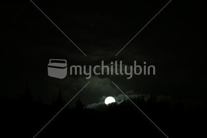 Moonrise over the tree clad hills (Raised ISO)
