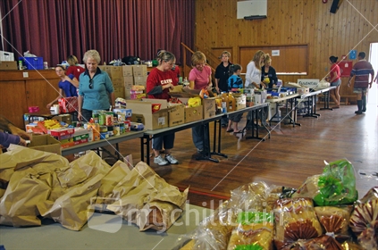 Volunteers prepare donations of relief food for victims of the 6.4 earthquake in Christchurch, 22-2-2011, at a school hall in New Brighton. High ISO