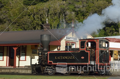 Kaitangata steam train prepares to pick up passengers at Shantytown, Westland