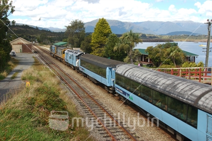 Lave Brunner, Westland, with the Tranz Scenic at Moana Railway Station.