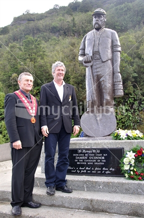 The Mayor of Greymouth, Tony Kokshoorn, (left) and the West Coast Member of Parliament, Damien O'Connor at the Brunner Mine statue near Taylorville.