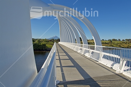 Te Rewa Rewa Bridge across the Waiwhakaiho River, Mount Taranaki or Mount Egmont at the back, New Plymouth