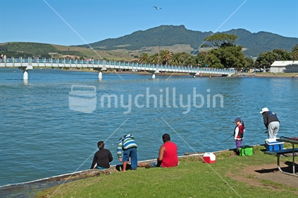 Maori family fishing at Raglan estuary