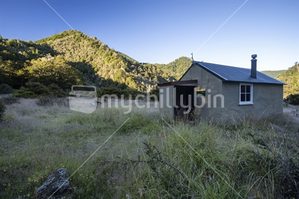 Tiraumea Hut is a six bunk hunting cabin in Nelson Lakes National Park