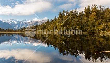 Lake Matheson in the Westland National Park on the west coast of the South Island, 