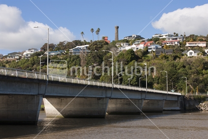 Victoria Avenue Bridge over the Whanganui River with Durie Hill in the background.  