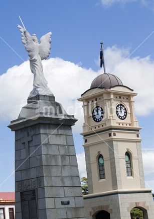 Clock tower and war memorial in Fielding