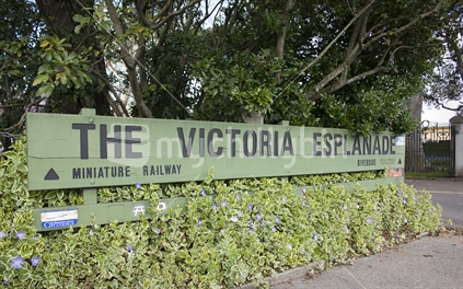 Sign at the entrance of the Victoria Esplanade, Palmerston North