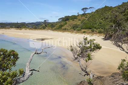 Matapouri Bay with crystal clear water and white sands - Tutukaka Coast, Northland