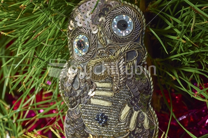 Christmas tree decoration - glitter hei tiki close up