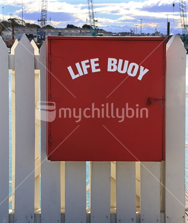Sign notifies that there is a lifebuoy for use in emergencies.