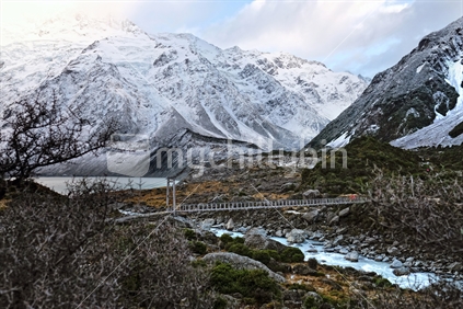 hiking at mt cook hooker valley track