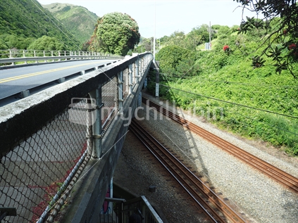 SH1 Paekakiki over railway tracks