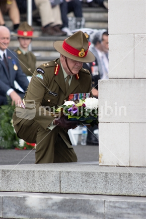Army General, John Howard, Placing flowers at Auckland Cenotaph