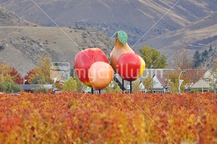 Cromwell Fruits Town Sign